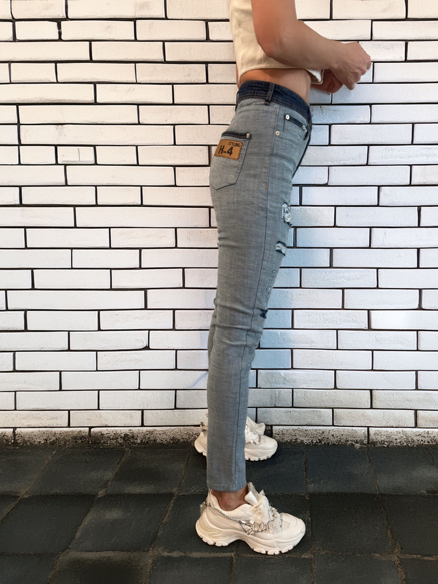 Women's Jeans, Blue Skinny reversed w/holes