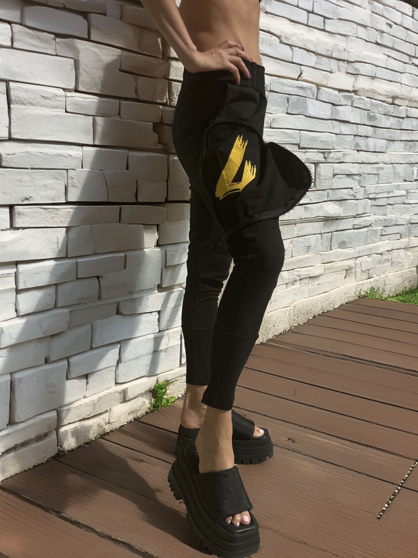 Black Baggy Comfortable Zipper Pockets Pants Yellow Emblem